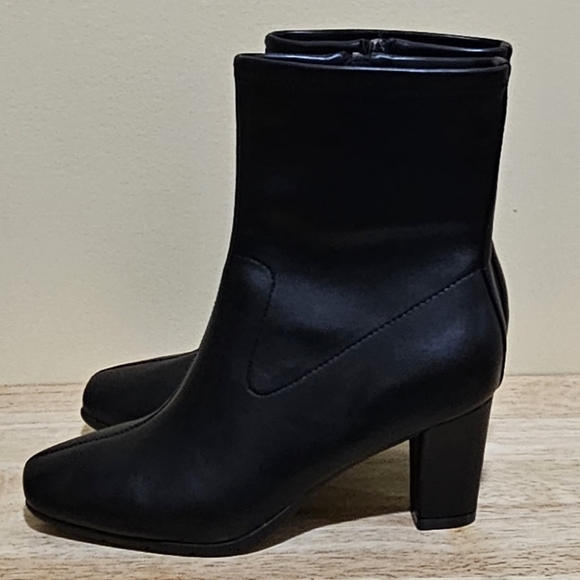 Aerosoles Cinnamon/ Women's/Ankle Boots/black/side zipper/square toe /block heel - Picture 3 of 15